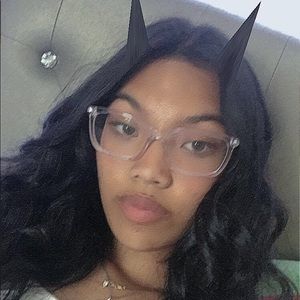 Meet your Posher, Ayva